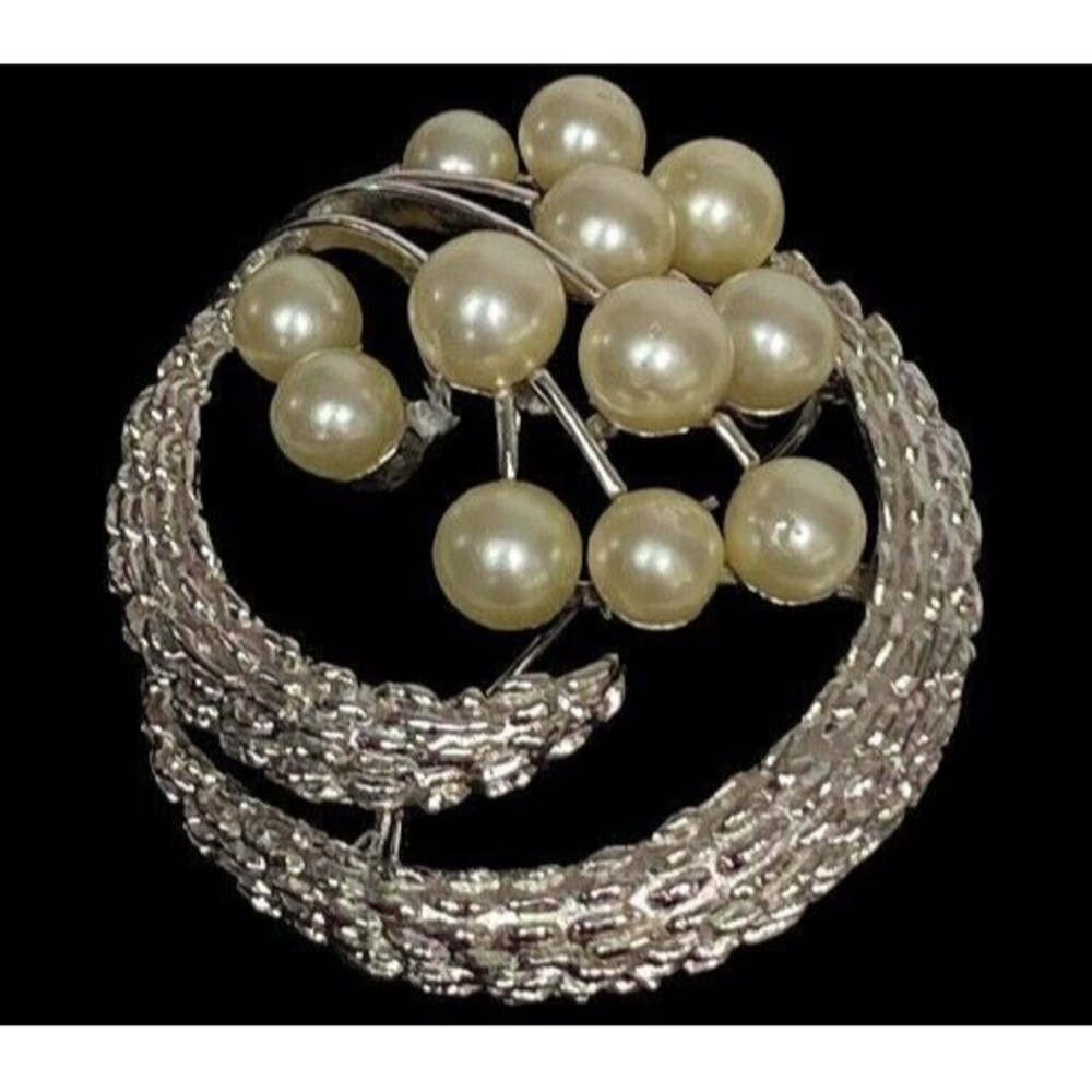 Crown Trifari  Spiral Round Faux Pearl Silvertone Textured Fashion Brooch Pin